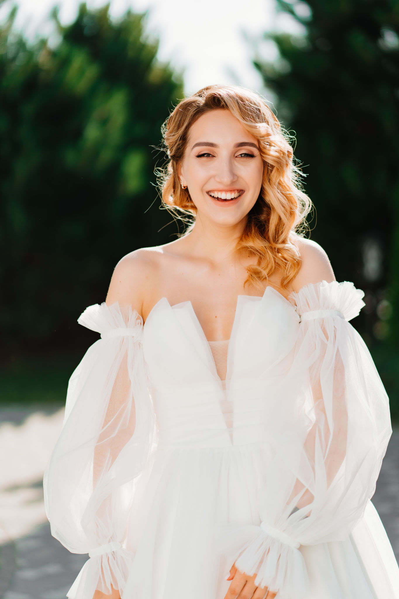 bride bold lips
