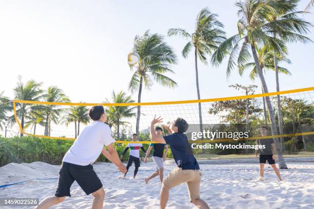 southeast asians playing beach volley - beach volley 個照片及圖片檔