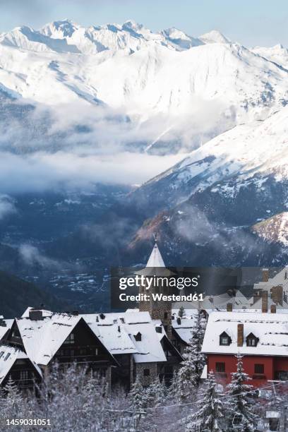 spain, catalonia, ski resort baqueira beret with snowcapped mountains in background - baqueira beret stock pictures, royalty-free photos & images