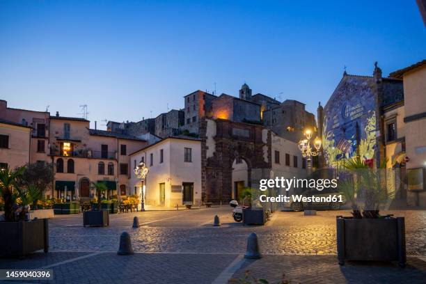 italy, lazio, bolsena, piazza matteotti at dusk - viterbo foto e immagini stock