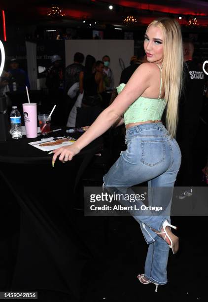 Kendra Sunderland attends the X3 Expo #x3Show held at Hollywood Palladium on January 13, 2023 in Los Angeles, California.