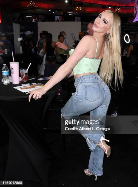 Kendra Sunderland attends the X3 Expo #x3Show held at Hollywood Palladium on January 13, 2023 in Los Angeles, California.