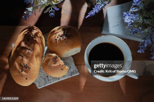 a cup of black coffee with homemade bread - close up bread roll black backdrop horizontal stock pictures, royalty-free photos & images