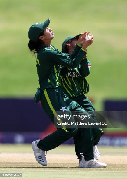 Rida Aslam of Pakistan takes a catch to dismiss Emma McLeod of New Zealand as Anosha Nasir of Pakistan attempts to take the catch during the ICC...