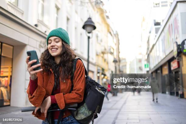 pretty young female talking on the phone - tourist talking on the phone stock pictures, royalty-free photos & images