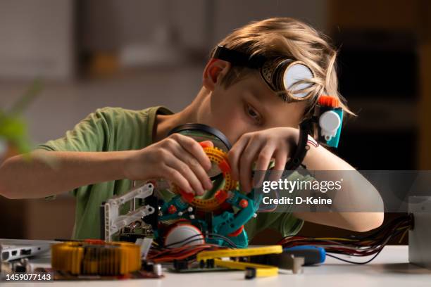 engineer - alleen jongens stockfoto's en -beelden