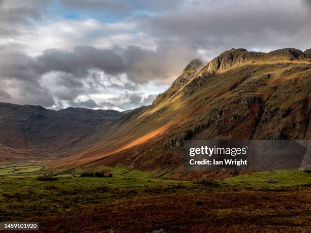 langdale pikes 4 - cumbrian mountains stock pictures, royalty-free photos & images