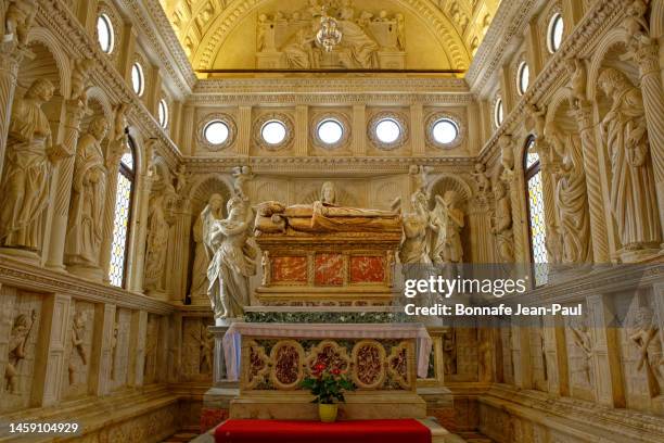 tomb of diocletian in the cathedral of saint domnius in split - cathedral of saint domnius stock pictures, royalty-free photos & images