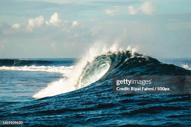 scenic view of sea against sky,indonesia - gezeiten stock-fotos und bilder