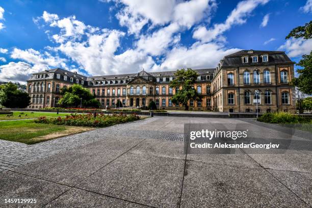 park and courtyard near ministry of finance of baden-wuerttemberg in stuttgart, germany - württemberg stock pictures, royalty-free photos & images