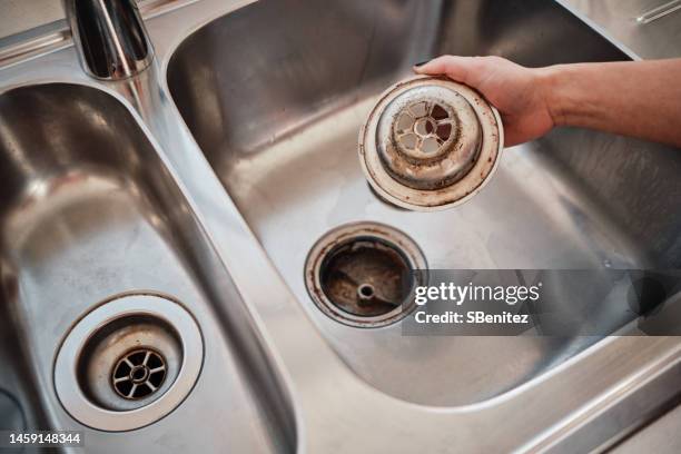 stained kitchen sink - fontein stockfoto's en -beelden
