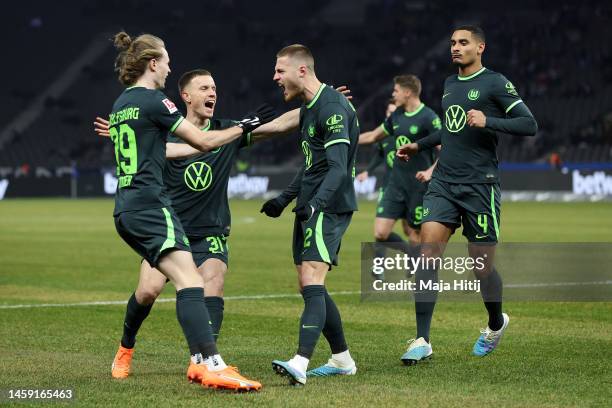 Mattias Svanberg of VfL Wolfsburg celebrates after scoring the team's first goal with teammates during the Bundesliga match between Hertha BSC and...
