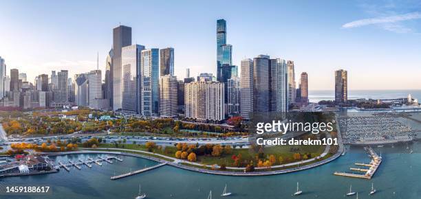 cityscape with dusable harbor and downtown skyline, chicago, illinois, usa - anchored stock pictures, royalty-free photos & images