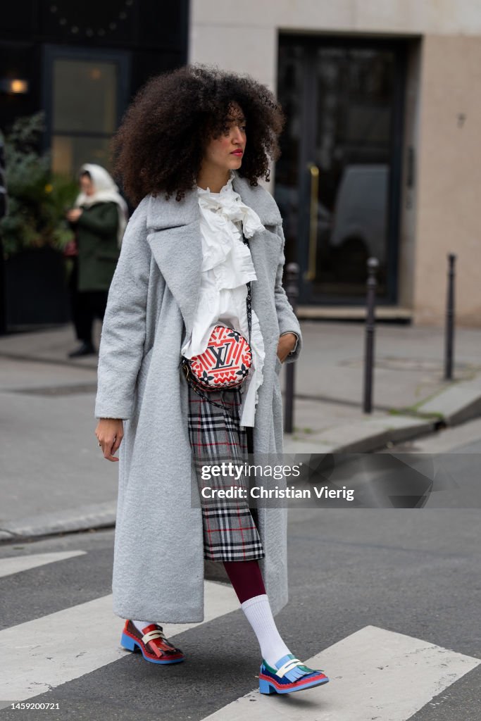 Street Style - Paris Fashion Week - Haute Couture Spring Summer : Day Two