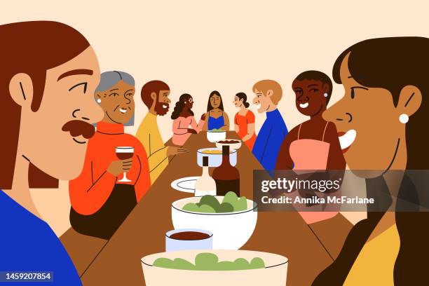 illustrations, cliparts, dessins animés et icônes de un groupe d’amis multiraciaux se réunit pour un dîner de noël - table nourriture