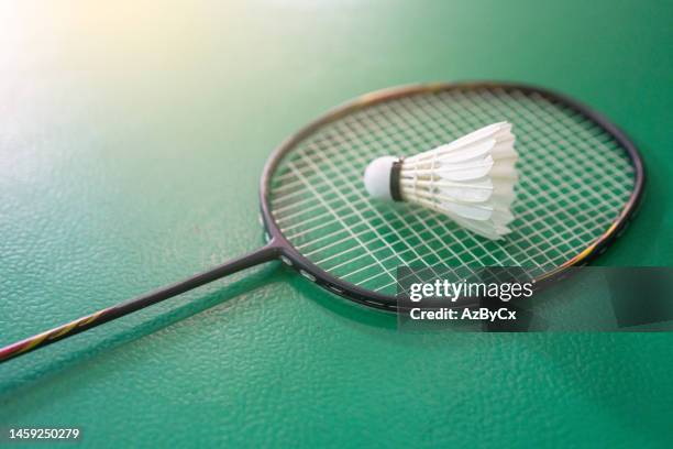 badminton balls and badminton rackets - racquet sport stock pictures, royalty-free photos & images