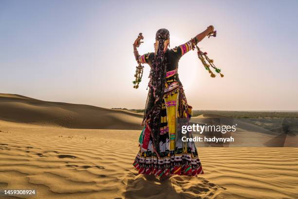 indian woman dancing on a sand dune, desert village, india - rajasthan dance stock pictures, royalty-free photos & images