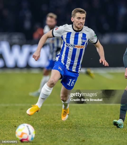 Jonjoe Kenny of Hertha BSC runs with the ball during the Bundesliga match between Hertha BSC and VfL Wolfsburg at Olympiastadion on January 24, 2023...