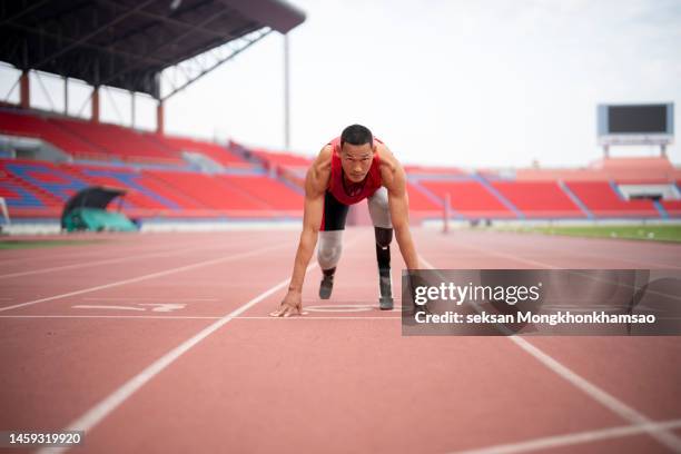 disabled man athlete training with leg prosthesis. - race track starting line stock pictures, royalty-free photos & images