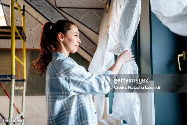 woman making home imprevement - überholen stock-fotos und bilder