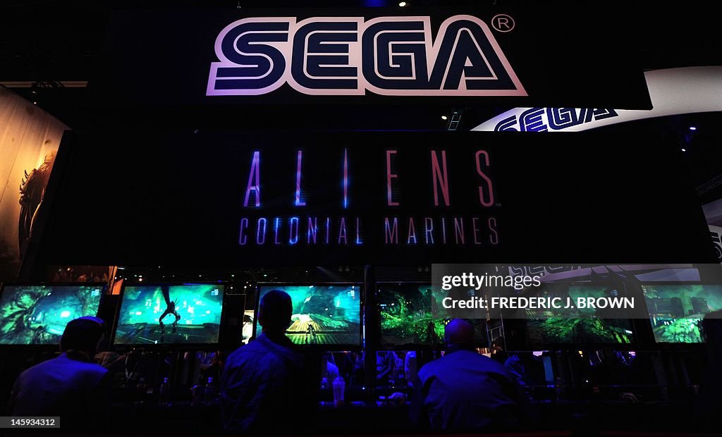 Gaming fans play Sega's Alien's Colonial
