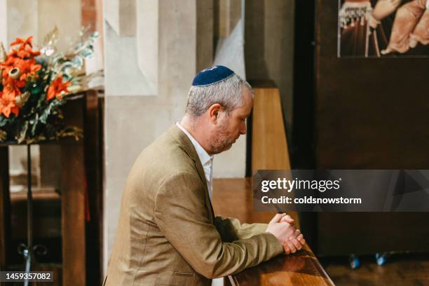 jewish man wearing yarmulke praying in synagogue - yom kippur stock pictures, royalty-free photos & images