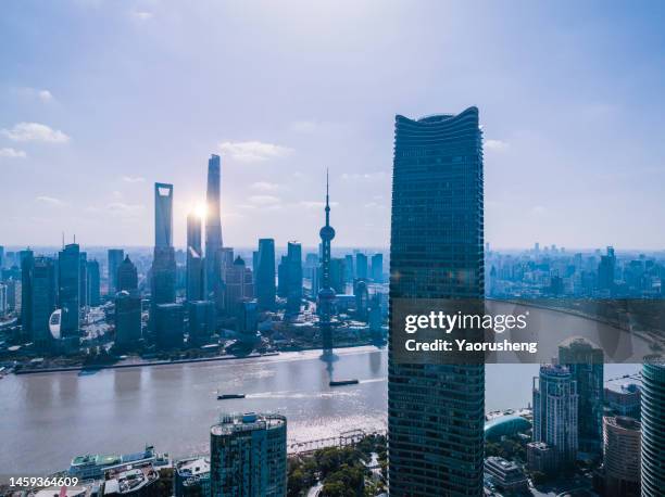 shanghai skyline,wide angle view - shanghai world financial center - fotografias e filmes do acervo