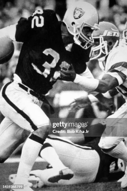 Raiders RB Marcus Allen on short run during AFC Playoff game, January 15, 1983 in Los Angeles, California.