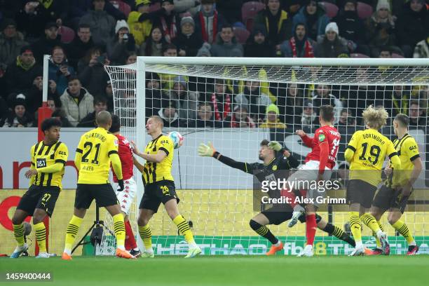 Lee Jae-Song of 1.FSV Mainz 05 scores their sides first goal during the Bundesliga match between 1. FSV Mainz 05 and Borussia Dortmund at MEWA Arena...