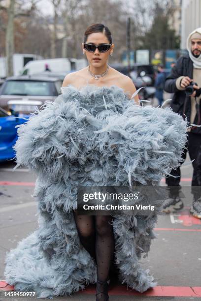 Araya Alberta Hargate wears feather dress outside Ashi Studio during Paris Fashion Week - Haute Couture Spring Summer : Day Three on January 25, 2023...