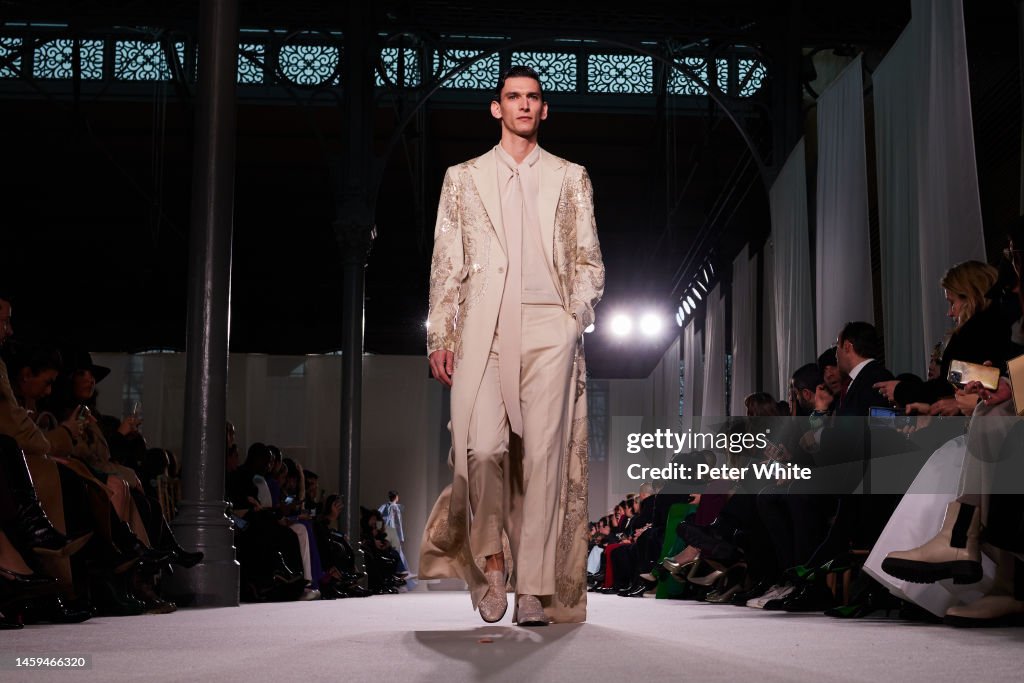 Elie Saab : Runway - Paris Fashion Week - Haute Couture Spring Summer 2023