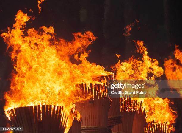 burning wood torches. - たいまつ ストックフォトと画像