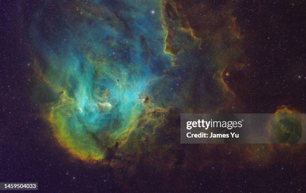 running chicken nebula - telescopio astronómico fotografías e imágenes de stock