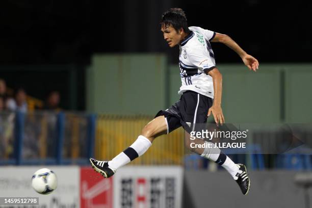 Ryoichi Maeda of Jubilo Iwata scores the team's third goal during the J.League J1 match between Kashiwa Reysol and Jubilo Iwata at Hitachi Kashiwa...