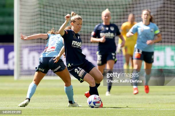 Elise Kellond-Knight of Melbourne Victory controls the ball during the round 12 A-League Women's match between Melbourne Victory and Sydney FC at...