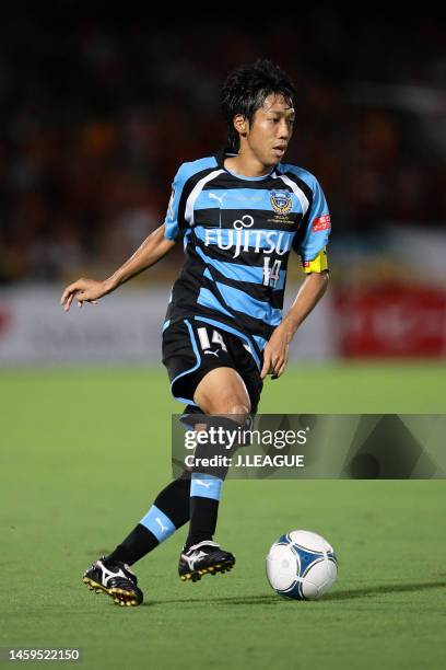 Kengo Nakamura of Kawasaki Frontale in action during the J.League J1 match between Kawasaki Frontale and Nagoya Grampus at Todoroki Stadium on August...