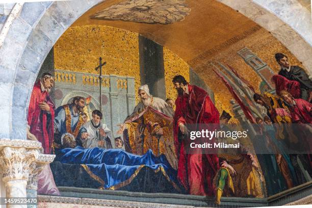 st. mark´s body being venerated by the doge and venetian magistrates, lunette mosaic of st. mark´s basilica, st. mark´s square, venice, italy - saint mark stock pictures, royalty-free photos & images