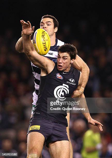 Matthew Scarlett of the Blues spoils a mark by Matthew Kreuzer of the Blues during the round 11 AFL match between the Carlton Blues and the Geelong...