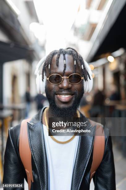 portrait of black man happy smiling - vestimenta informal stock pictures, royalty-free photos & images