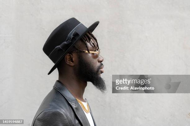 portrait of black man on a city street - vestimenta informal ストックフォトと画像