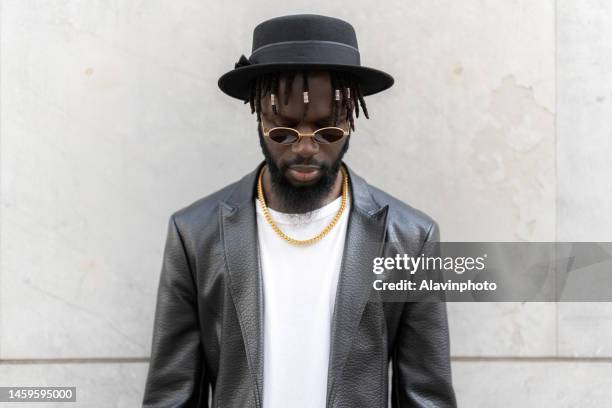 portrait of black man on a city street - vestimenta informal ストックフォトと画像