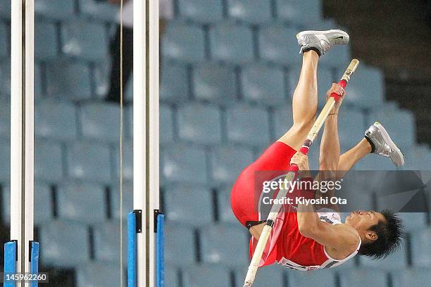 Daichi Sawano of Japan competes in the Men's Pole Vault final during day one of the 96th Japan National Championships at Nagai Stadium on June 8,...