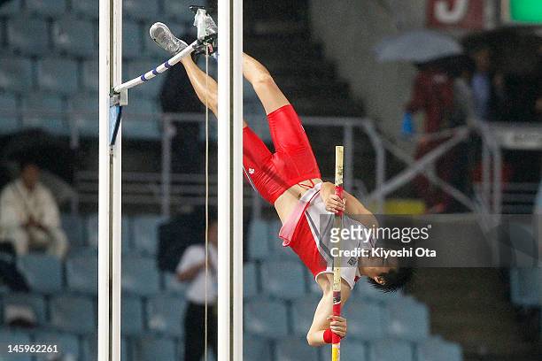 Daichi Sawano of Japan competes in the Men's Pole Vault final during day one of the 96th Japan National Championships at Nagai Stadium on June 8,...