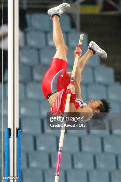 Daichi Sawano of Japan competes in the Men's Pole Vault final during day one of the 96th Japan National Championships at Nagai Stadium on June 8,...