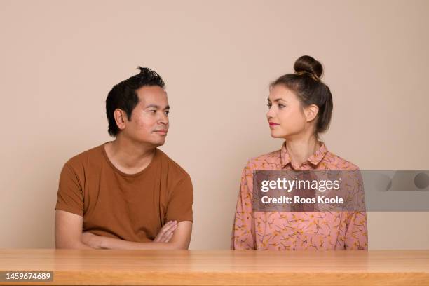 couple - terapia de pareja fotografías e imágenes de stock