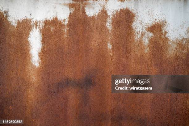 rusty metal, grunge metal background, texture scratches and cracks, iron surface full area. - rouillé photos et images de collection