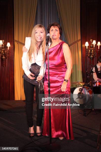 Jennette McCurdy, Linda Marshall