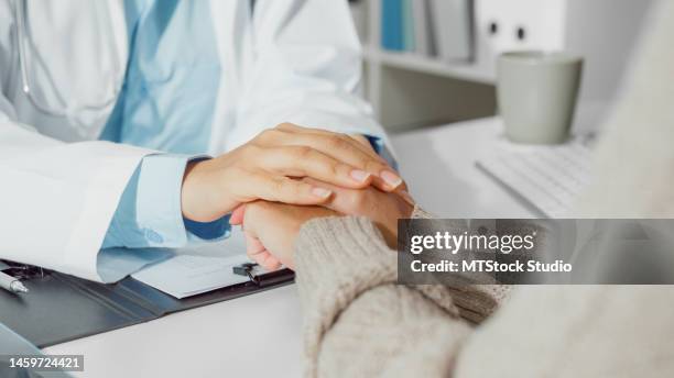 close up of young asian woman doctors talking with the patient about mental health, for recover wellbeing and be a healthy lifestyle in health clinic. medical health care. - patiënt stockfoto's en -beelden