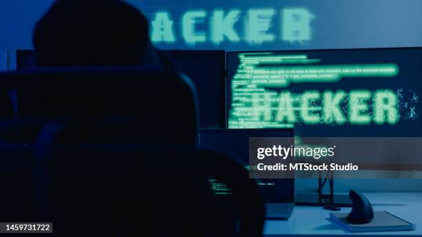 Crack Spy Photos and Premium High Res Pictures - Getty Images