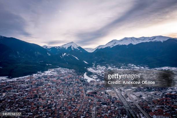 aerial cityscape of bansko, bulgaria - bansko - fotografias e filmes do acervo